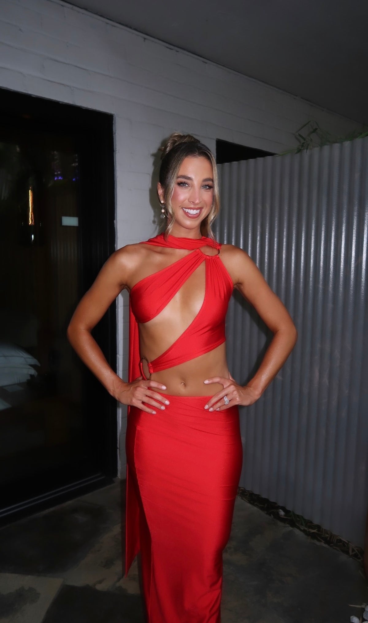 self tanner, clean tanning solution, at home glow, before and after golden tan. Formal wear in red dress and pro spray tan